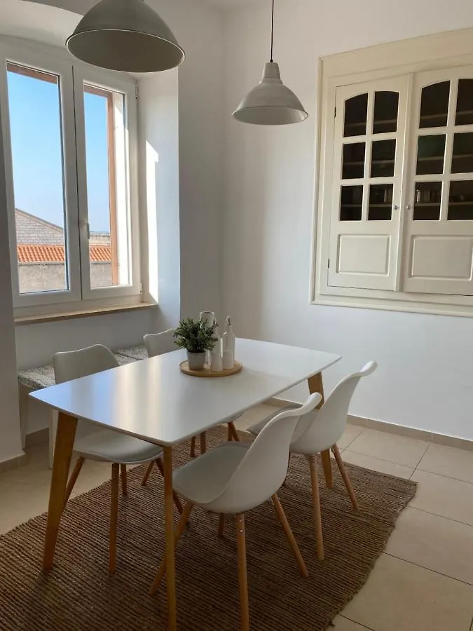 아파트 Sea View Flat In Central PUY