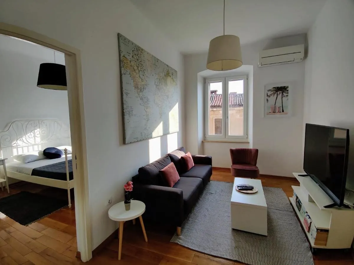 Sea View Flat In Central PUY 아파트